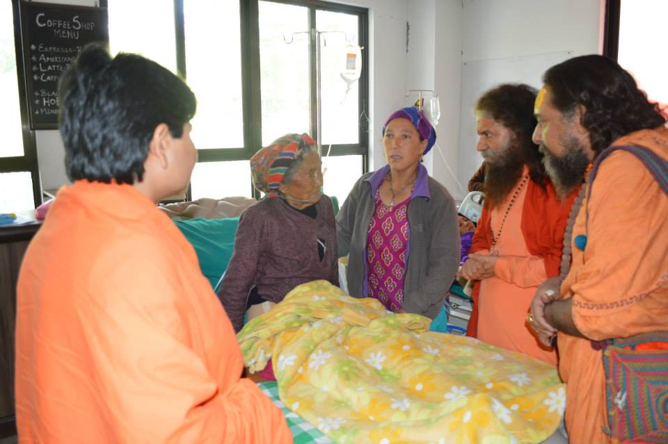 Pujya Swamiji Meets Patients in Nepal (4)